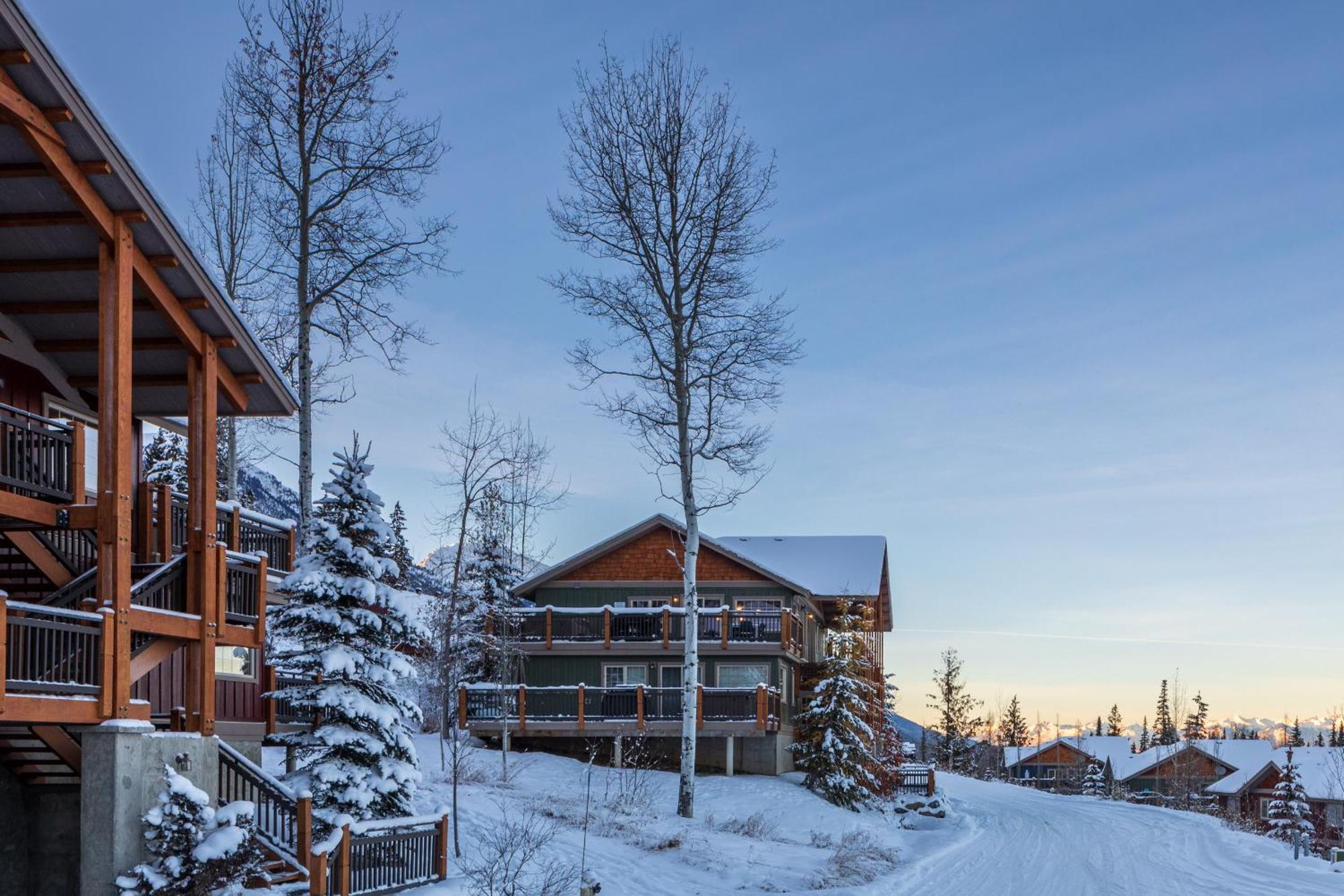 Lush Mountain Accommodations Golden Luaran gambar