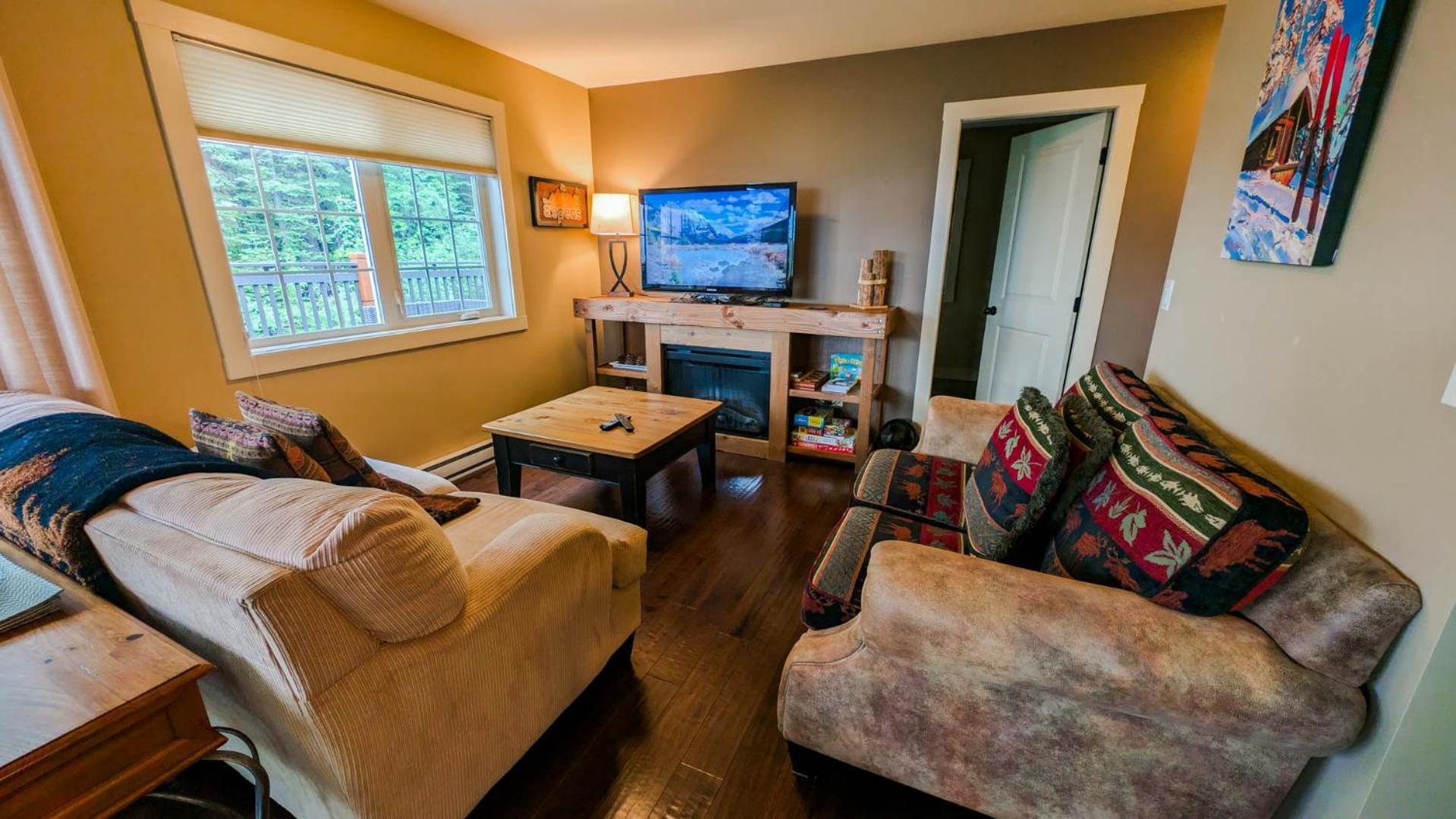 Lush Mountain Accommodations Golden Bilik gambar