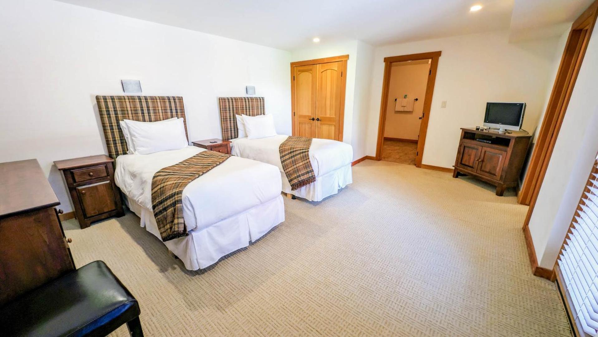 Lush Mountain Accommodations Golden Bilik gambar
