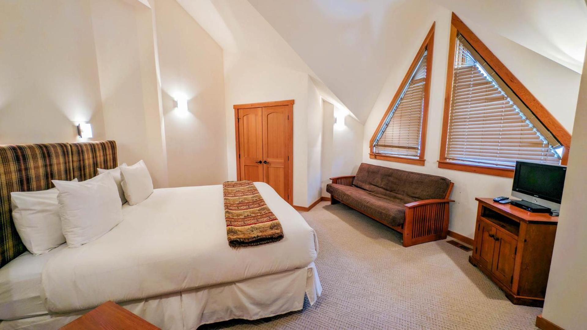 Lush Mountain Accommodations Golden Bilik gambar