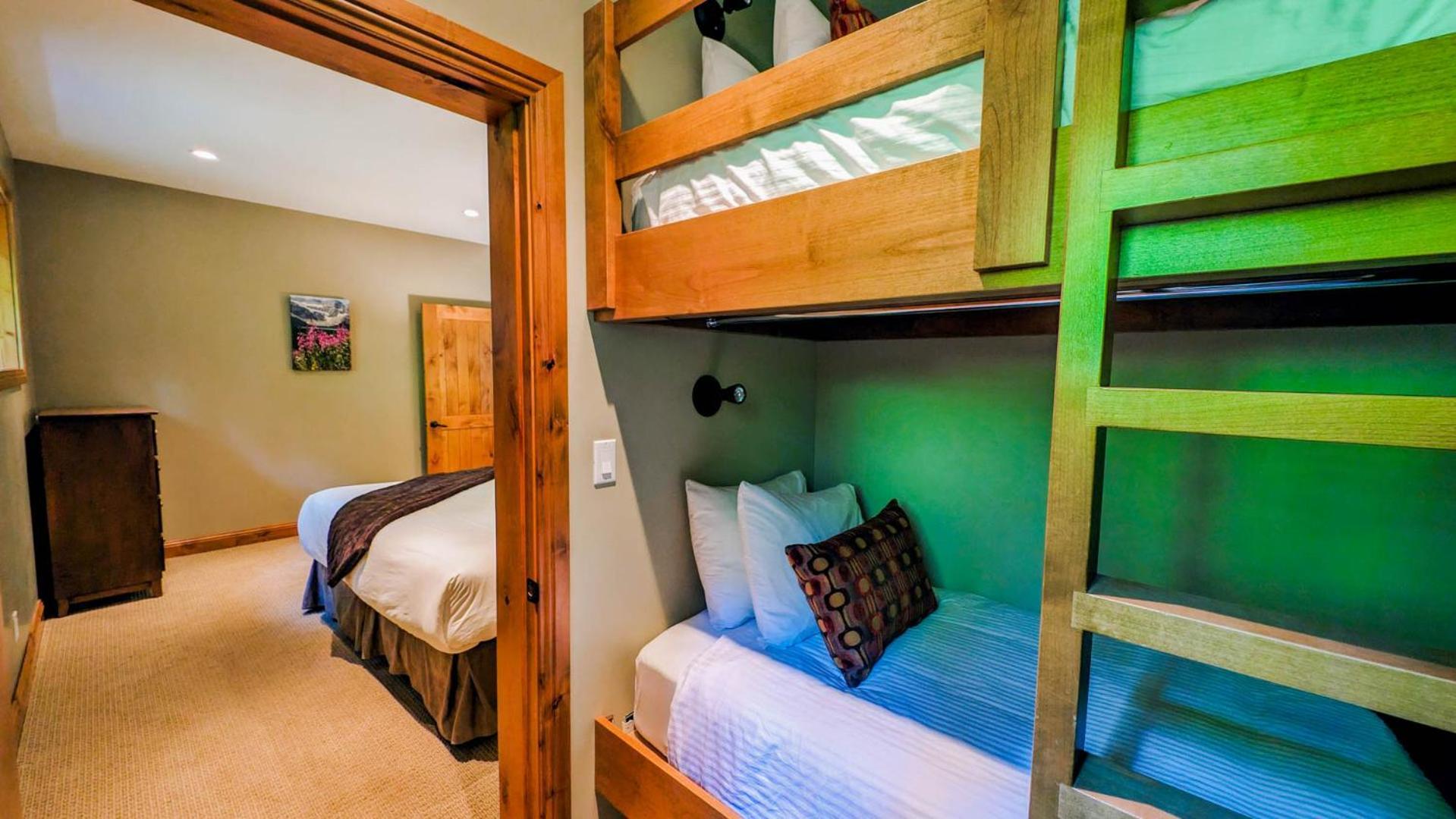 Lush Mountain Accommodations Golden Bilik gambar
