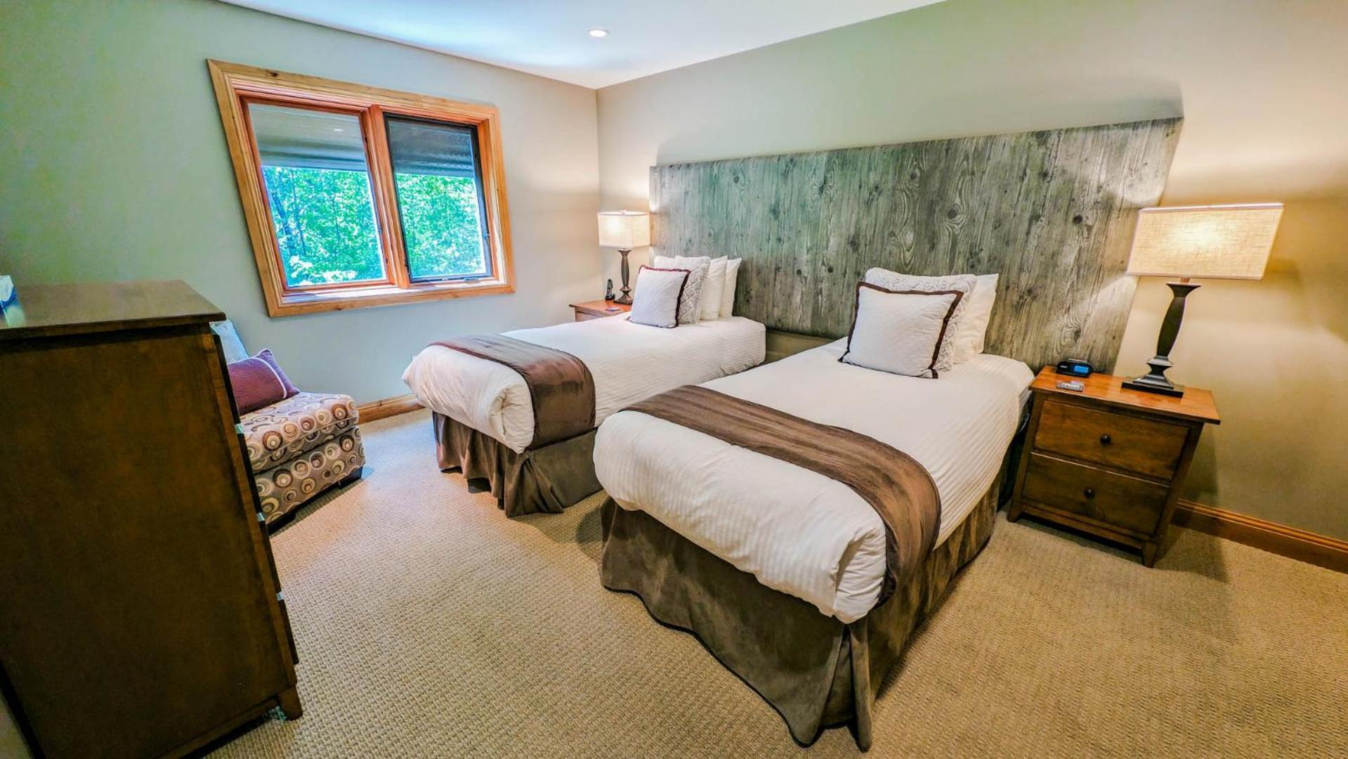Lush Mountain Accommodations Golden Bilik gambar