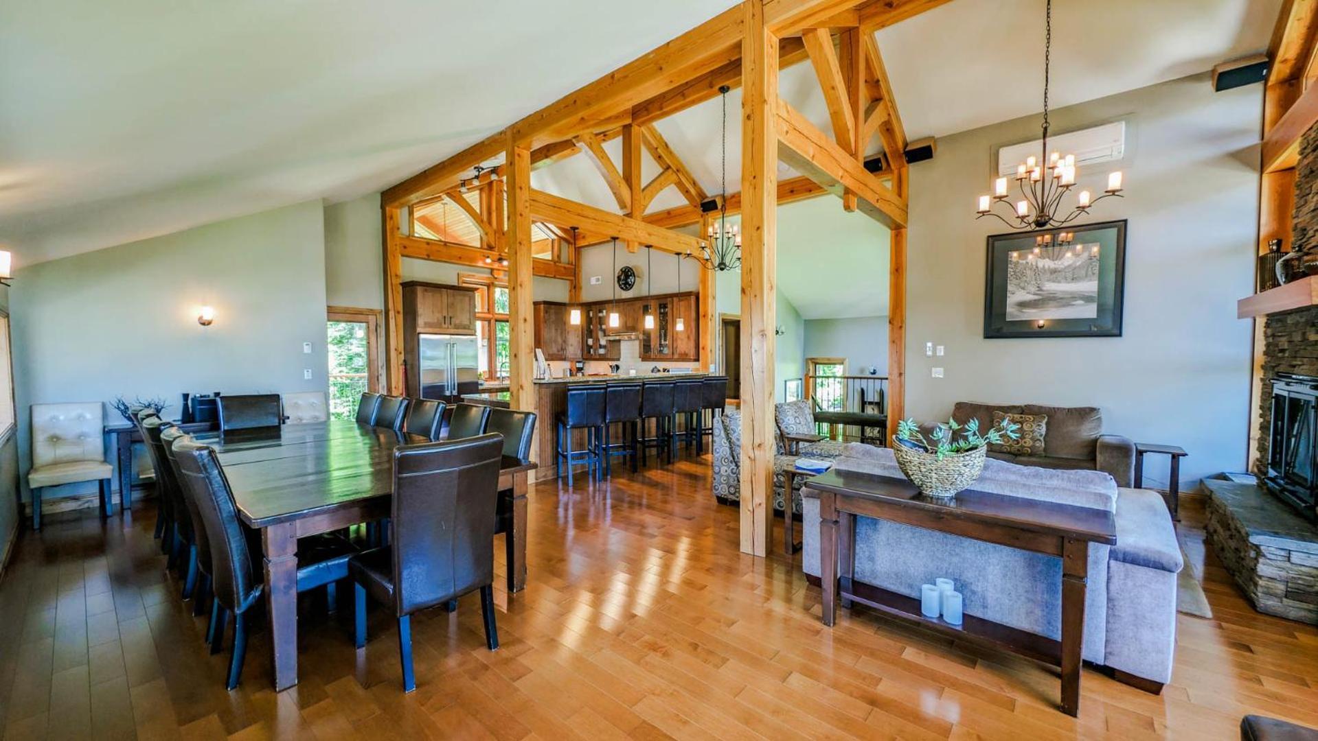 Lush Mountain Accommodations Golden Bilik gambar
