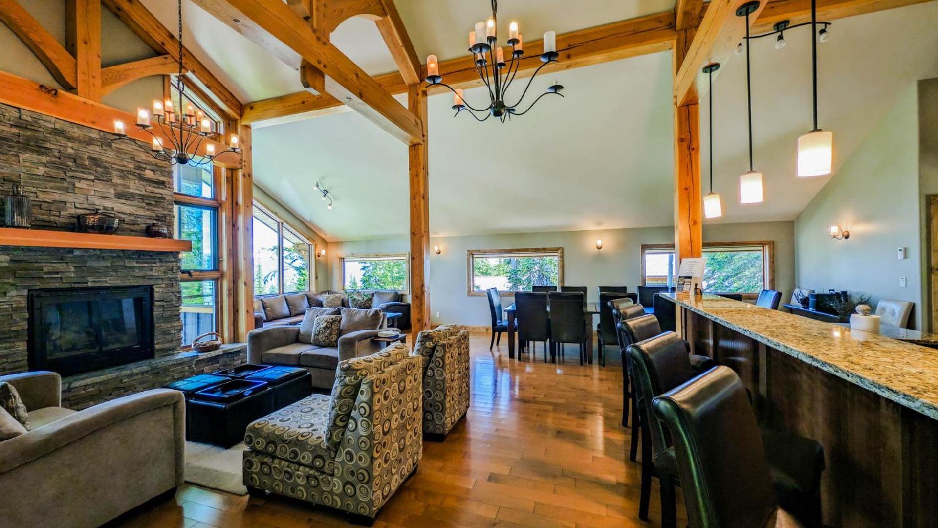 Lush Mountain Accommodations Golden Bilik gambar
