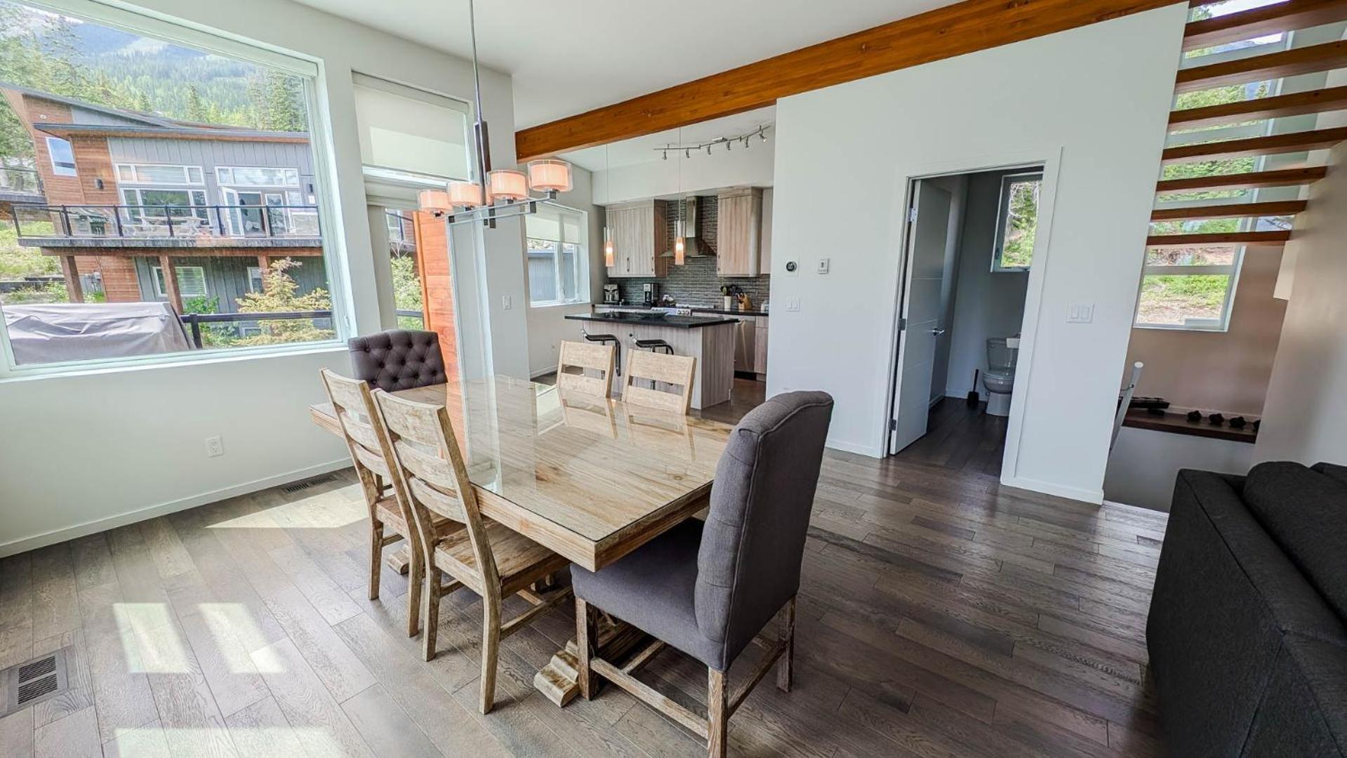 Lush Mountain Accommodations Golden Bilik gambar