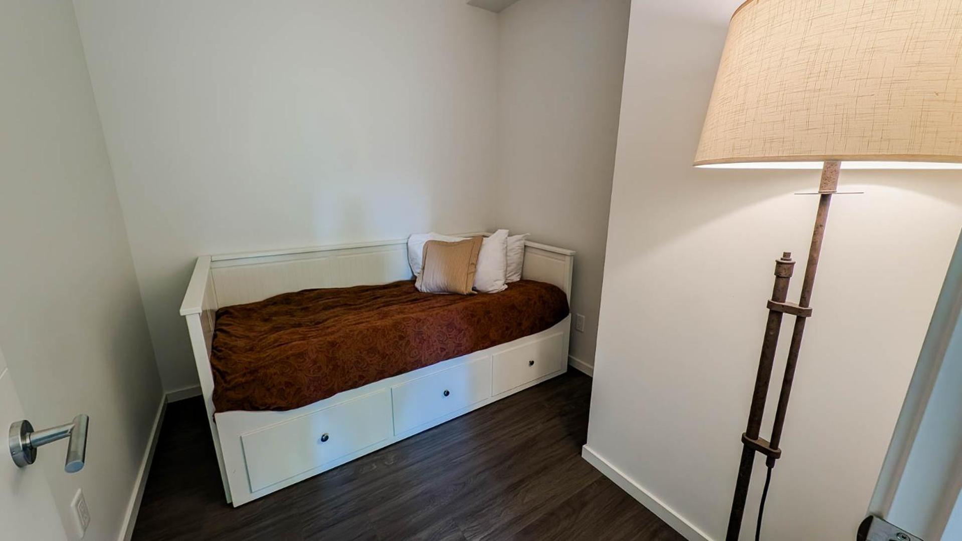 Lush Mountain Accommodations Golden Bilik gambar